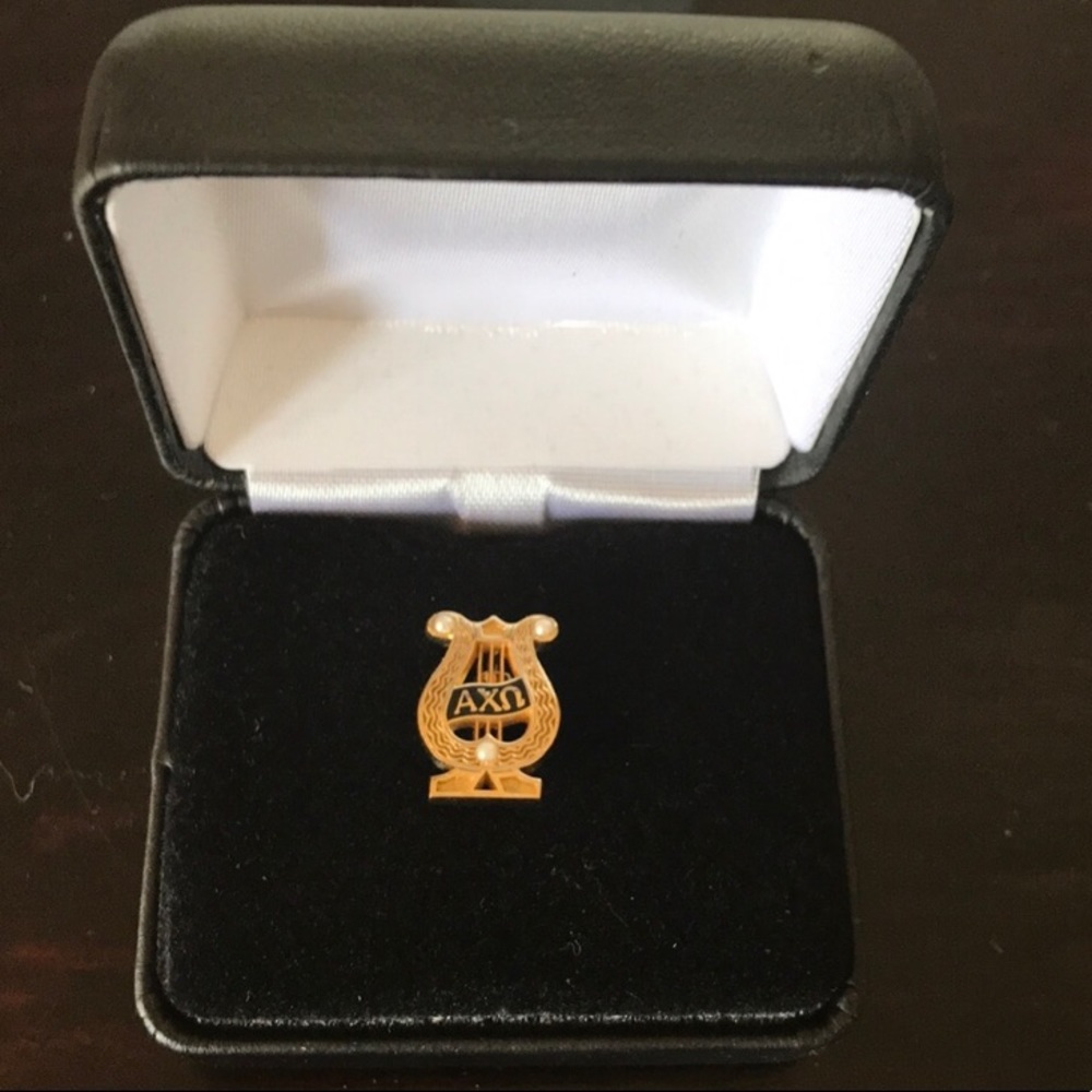 Axo pin